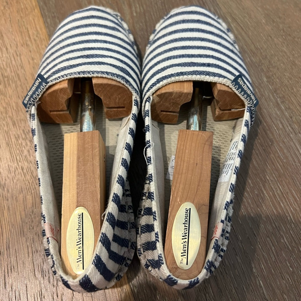 Havaianas, Navy Blue stripes Origine Relax II Espadrille women’s size 8